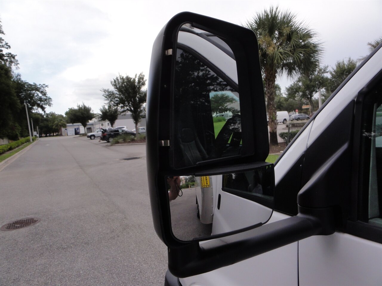 2012 Chevrolet Express 3500 BOX TRUCK - Photo 16 - Deland, FL 32720
