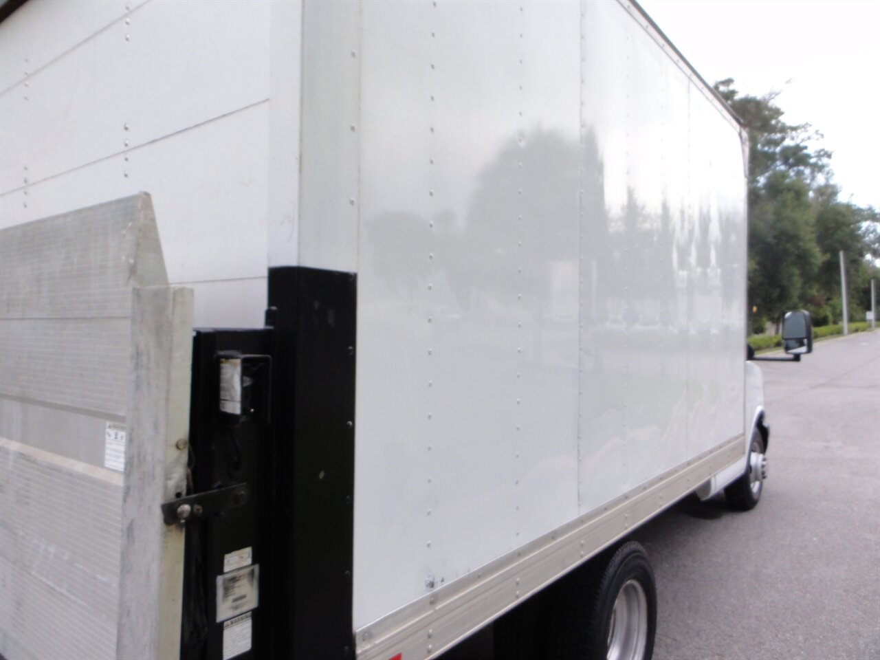 2012 Chevrolet Express 3500 BOX TRUCK - Photo 13 - Deland, FL 32720