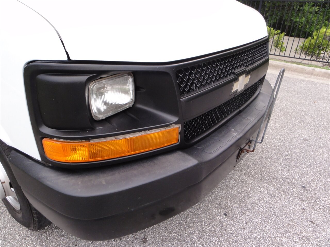 2012 Chevrolet Express 3500 BOX TRUCK - Photo 6 - Deland, FL 32720