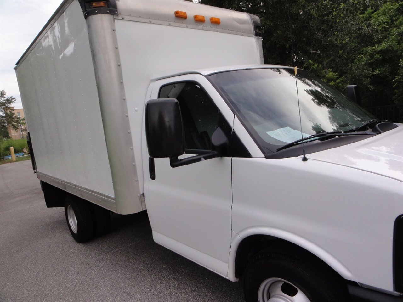 2012 Chevrolet Express 3500 BOX TRUCK - Photo 8 - Deland, FL 32720