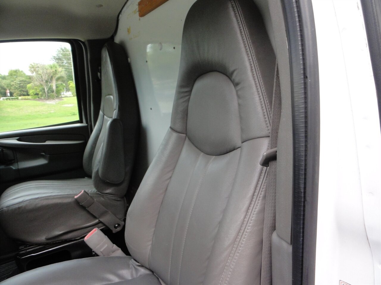 2012 Chevrolet Express 3500 BOX TRUCK - Photo 23 - Deland, FL 32720