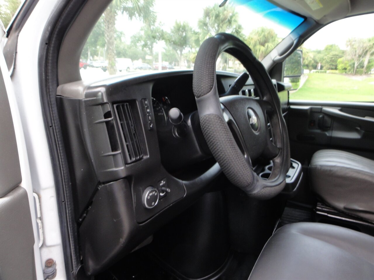 2012 Chevrolet Express 3500 BOX TRUCK - Photo 21 - Deland, FL 32720
