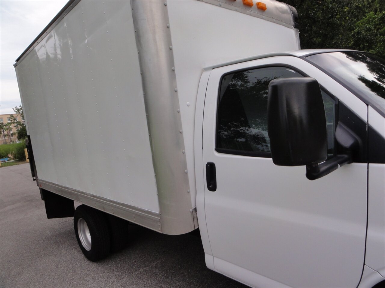 2012 Chevrolet Express 3500 BOX TRUCK - Photo 10 - Deland, FL 32720