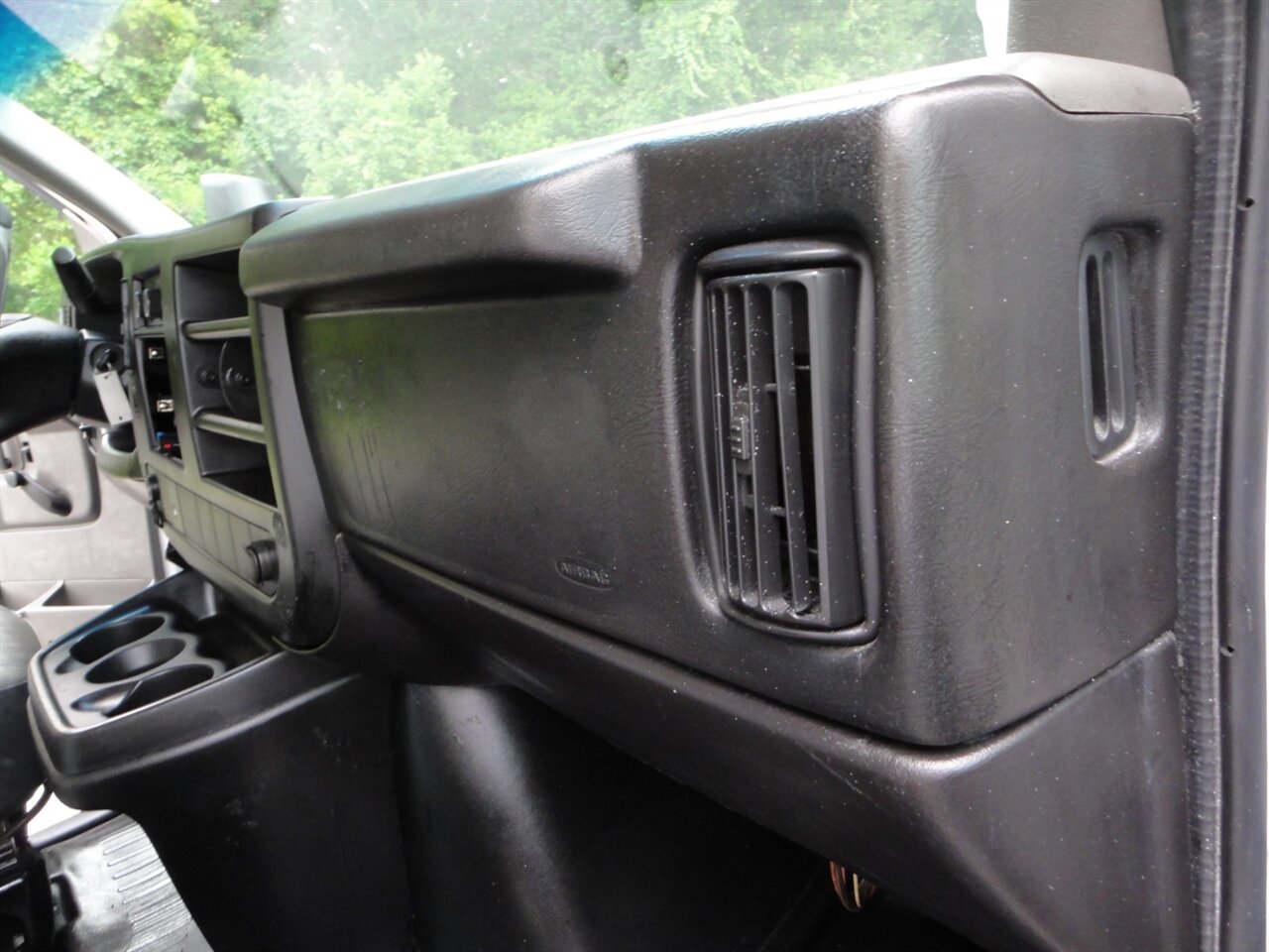 2012 Chevrolet Express 3500 BOX TRUCK - Photo 31 - Deland, FL 32720