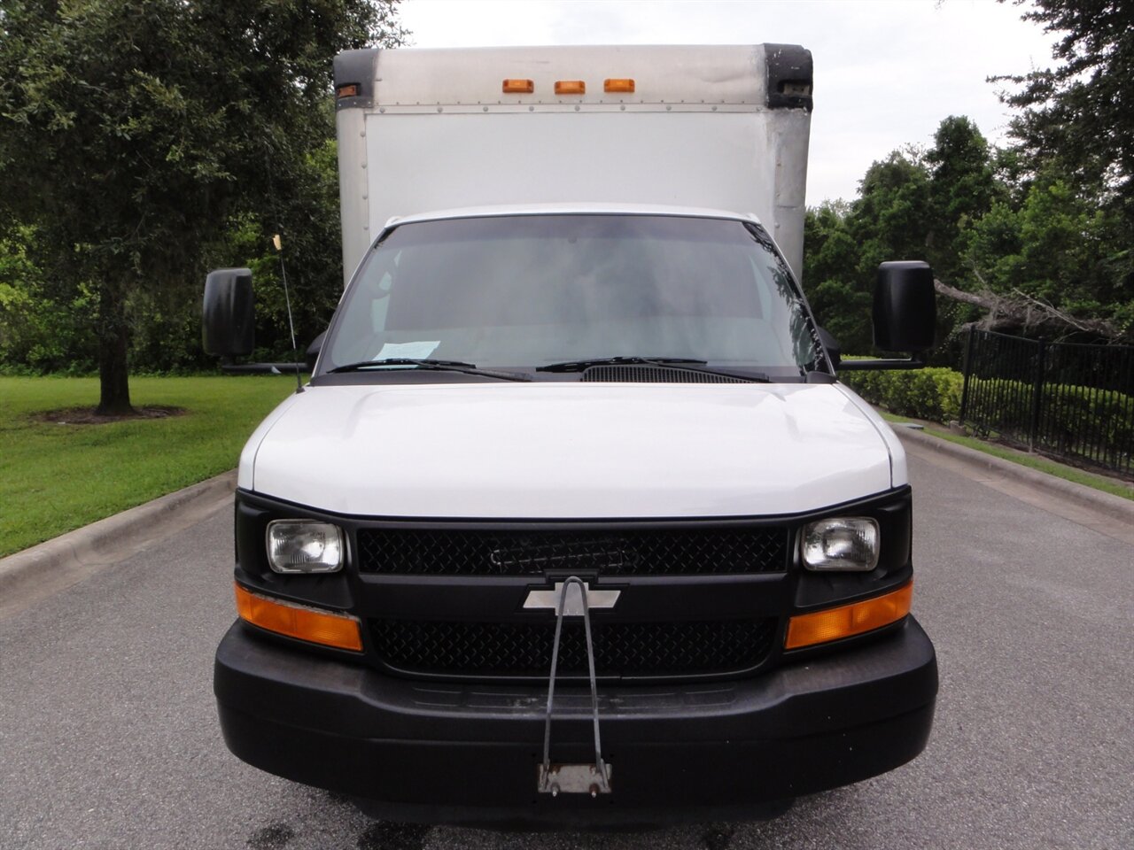 2012 Chevrolet Express 3500 BOX TRUCK - Photo 5 - Deland, FL 32720