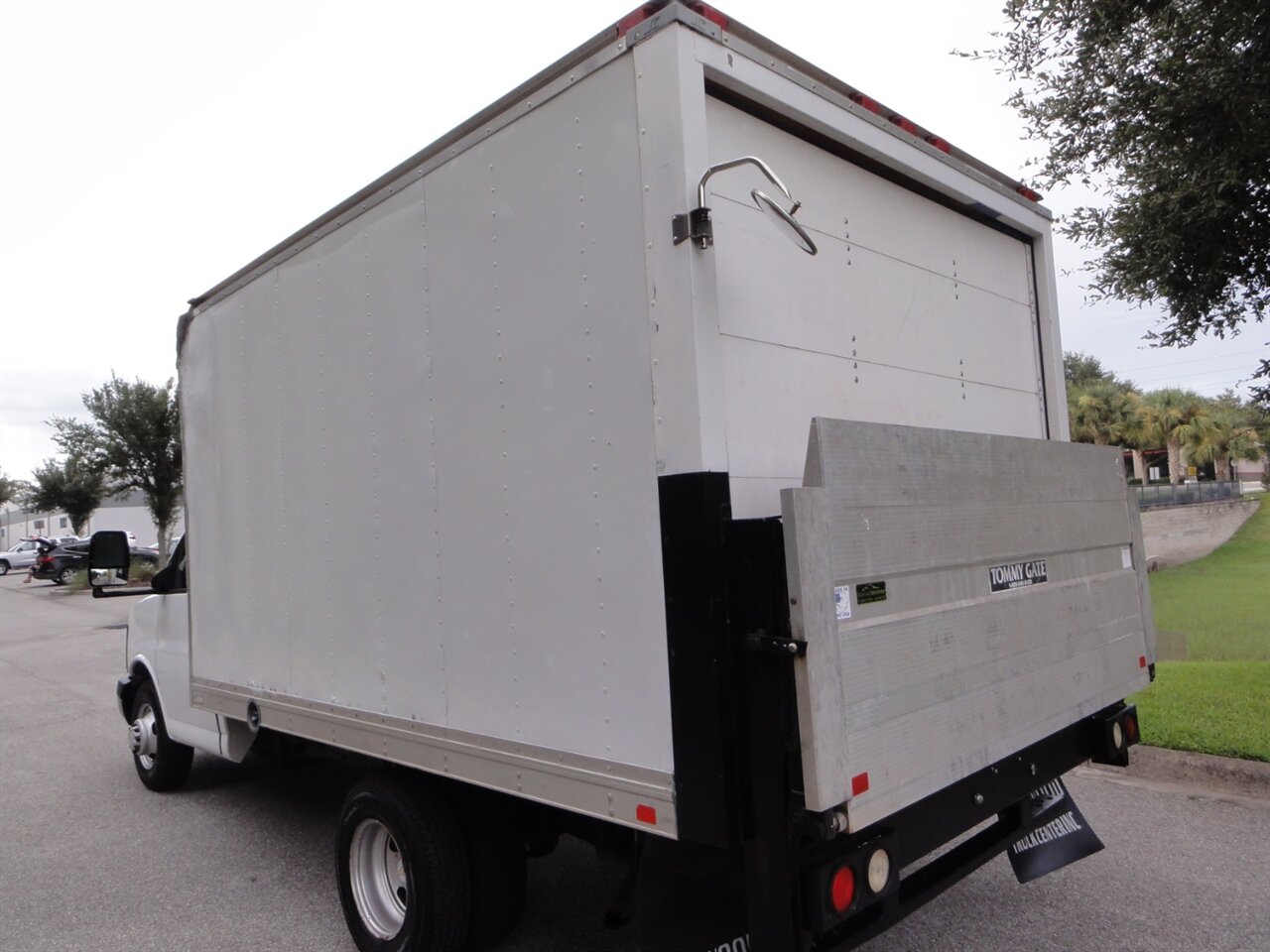 2012 Chevrolet Express 3500 BOX TRUCK - Photo 3 - Deland, FL 32720