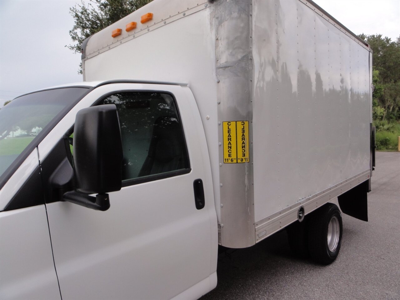 2012 Chevrolet Express 3500 BOX TRUCK - Photo 11 - Deland, FL 32720