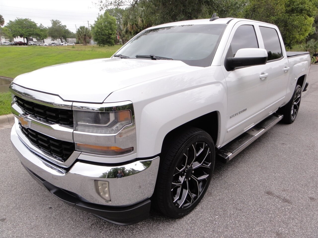 2017 Chevrolet Silverado 1500 LT   - Photo 2 - Deland, FL 32720
