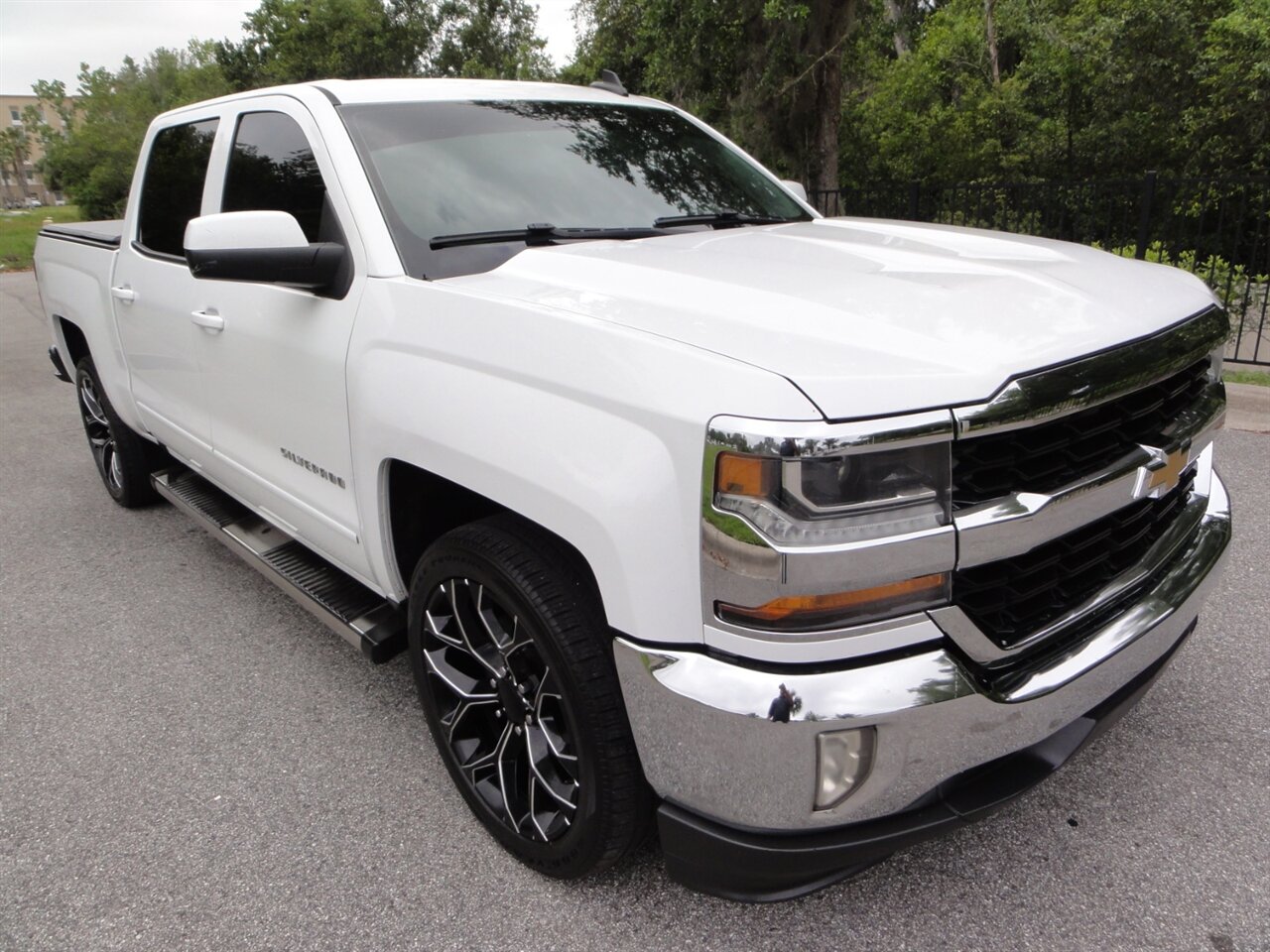 2017 Chevrolet Silverado 1500 LT   - Photo 1 - Deland, FL 32720