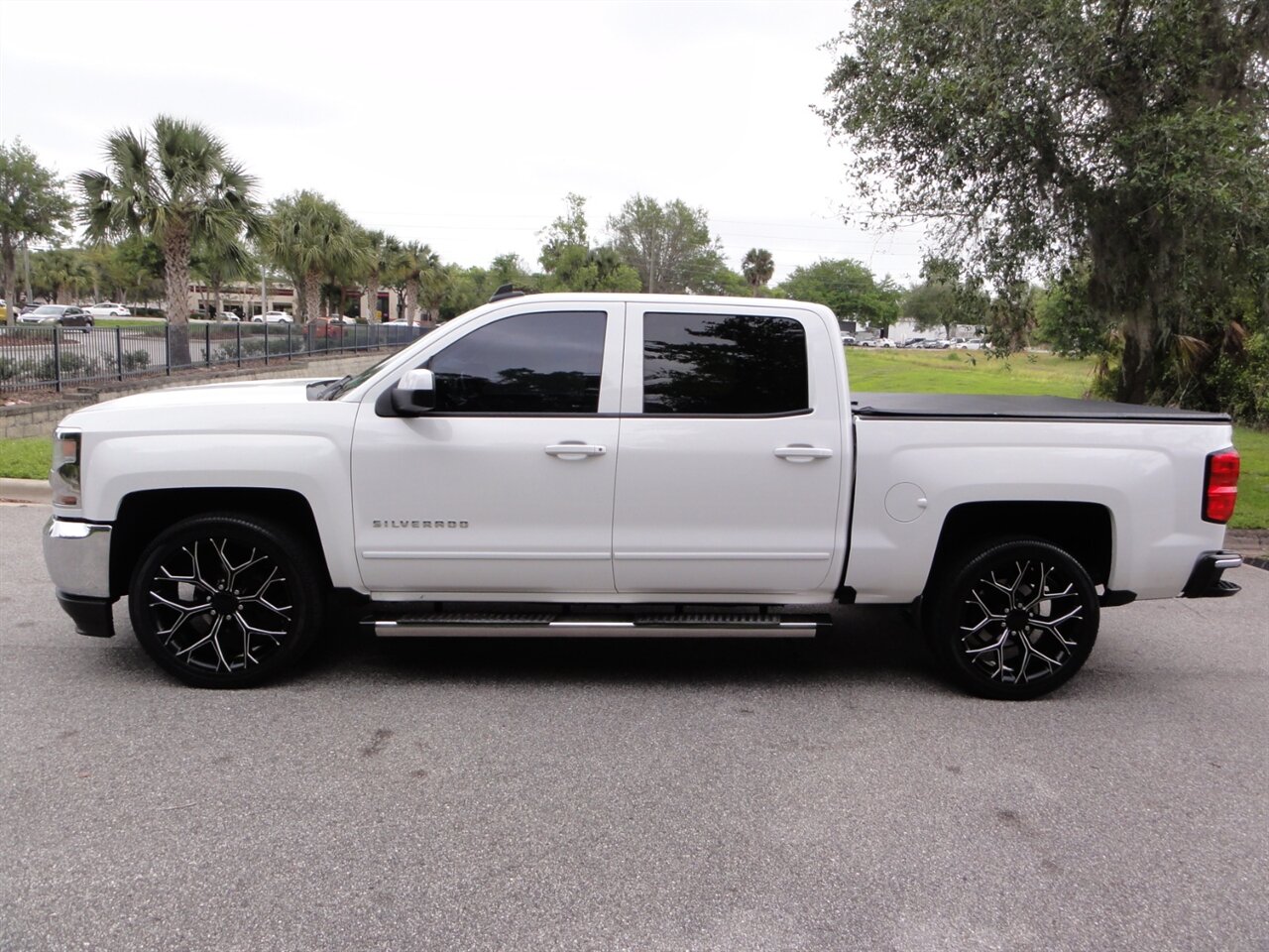 2017 Chevrolet Silverado 1500 LT   - Photo 18 - Deland, FL 32720