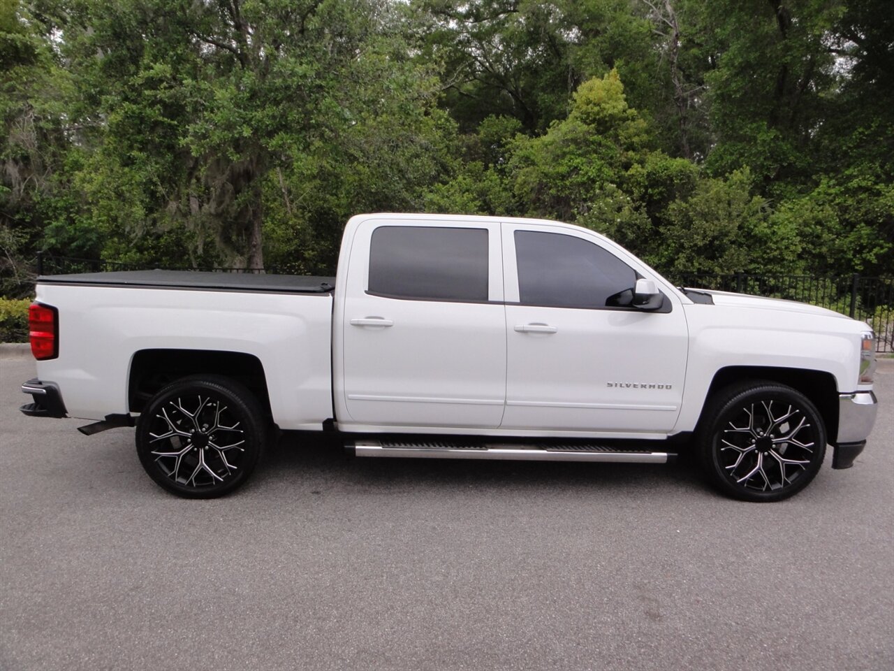 2017 Chevrolet Silverado 1500 LT   - Photo 17 - Deland, FL 32720