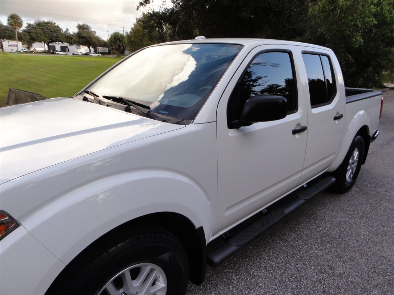 2018 Nissan Frontier SV Crew cab - Photo 9 - Deland, FL 32720