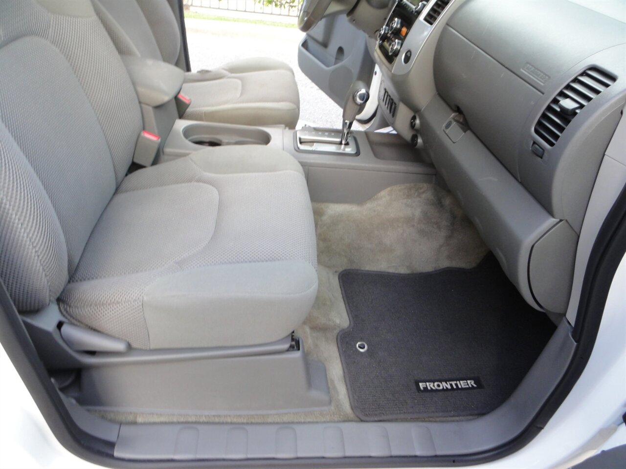 2018 Nissan Frontier SV Crew cab - Photo 41 - Deland, FL 32720