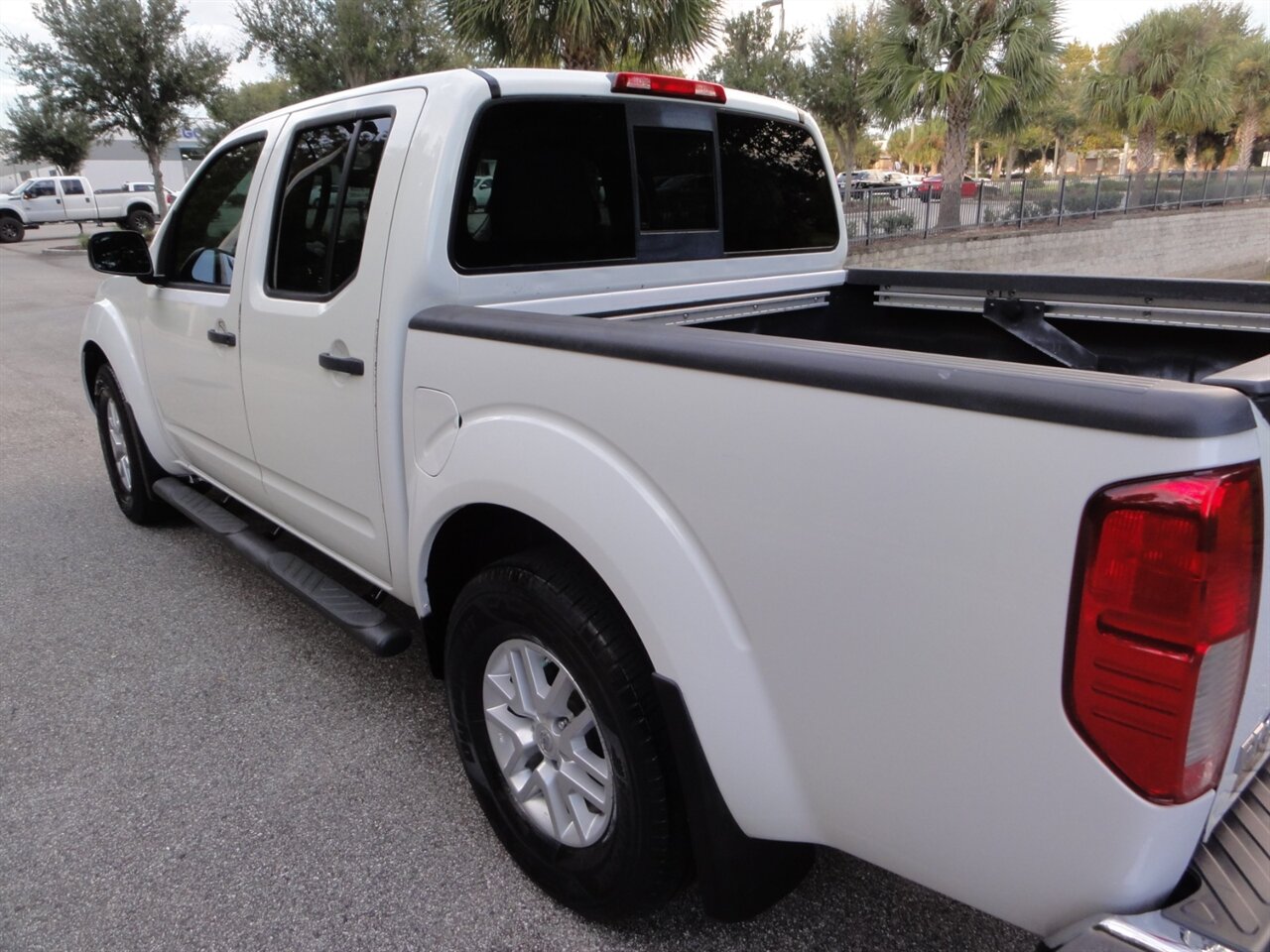 2018 Nissan Frontier SV Crew cab - Photo 12 - Deland, FL 32720