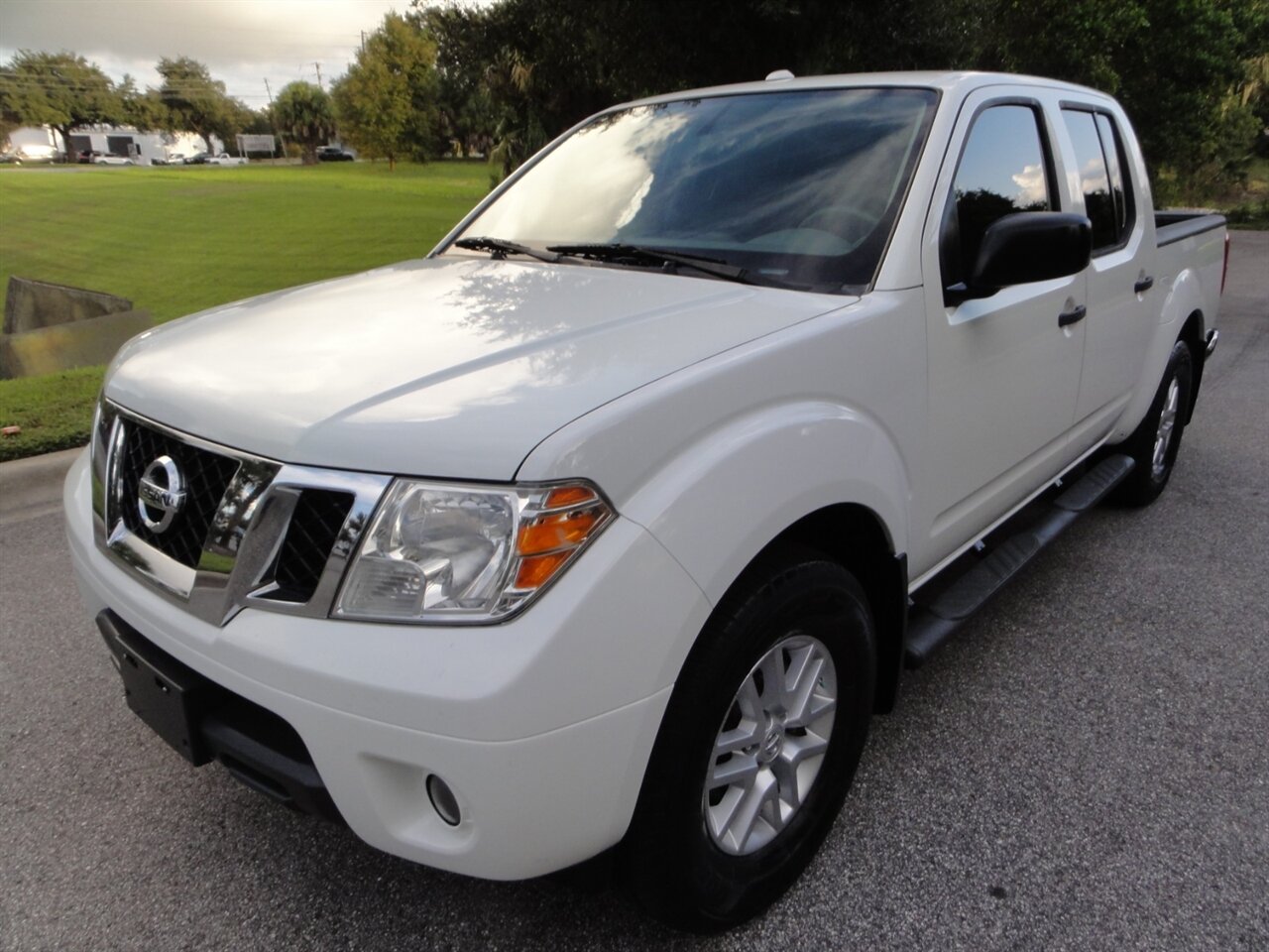 2018 Nissan Frontier SV Crew cab - Photo 2 - Deland, FL 32720