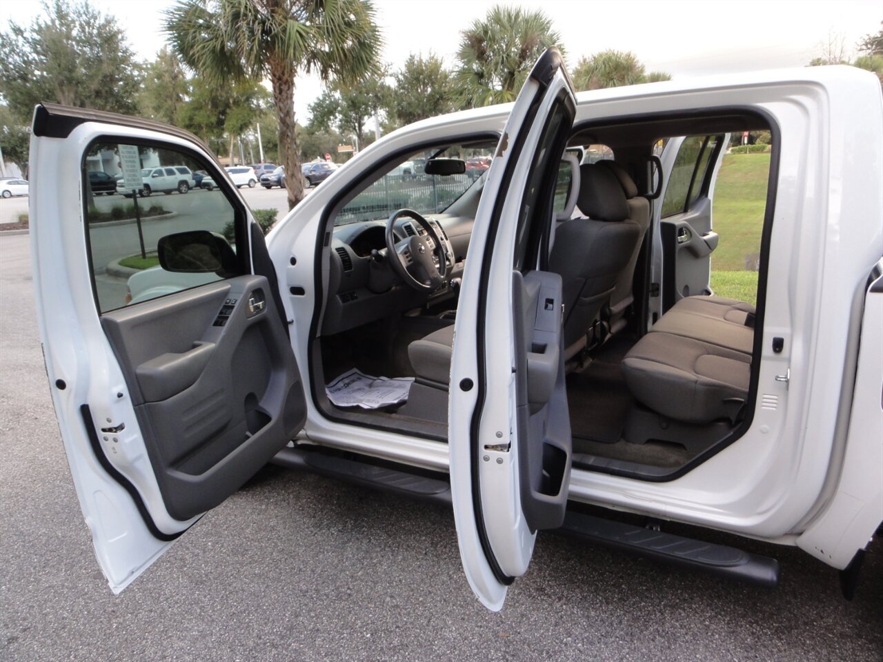 2018 Nissan Frontier SV Crew cab - Photo 17 - Deland, FL 32720