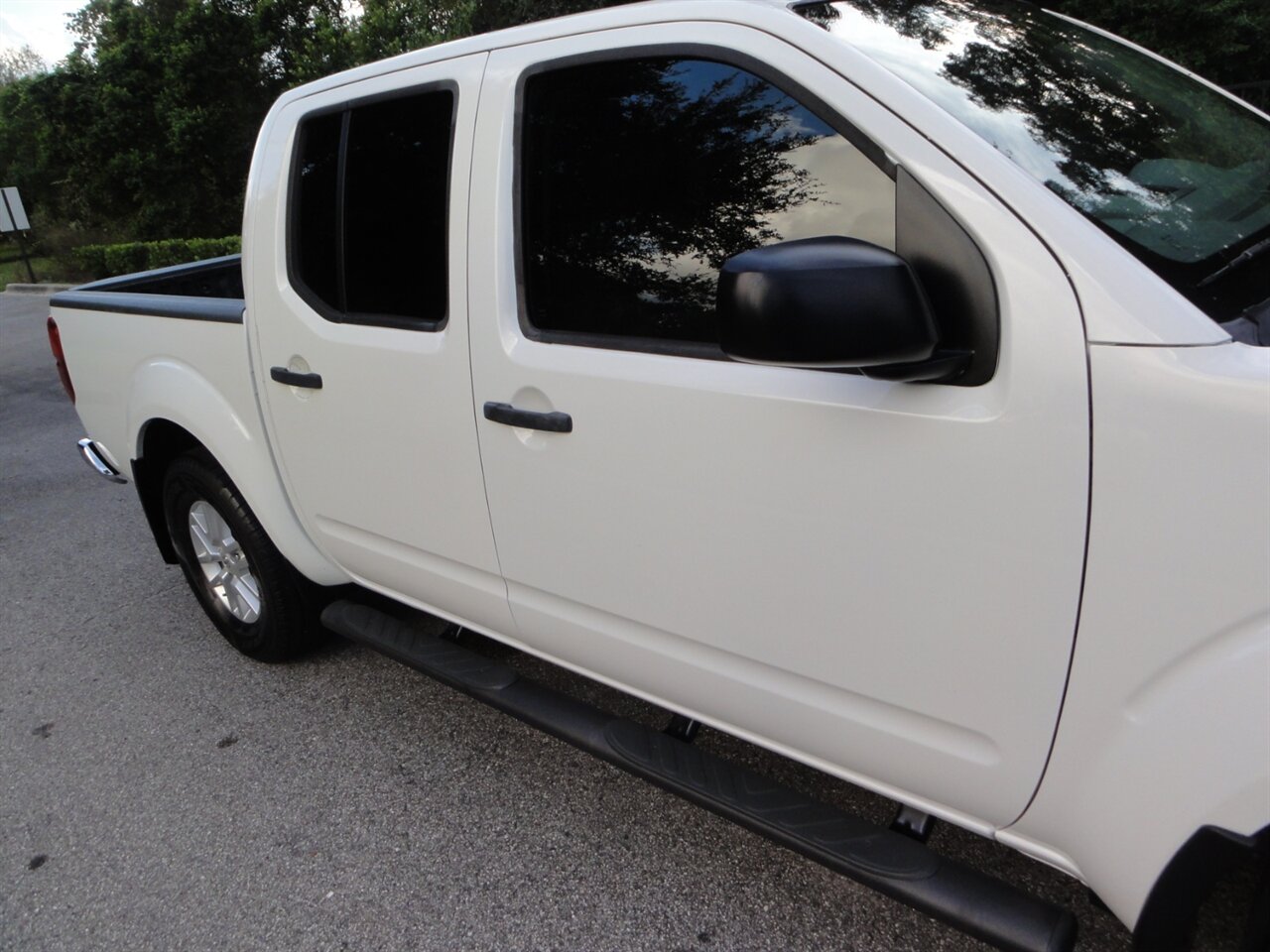2018 Nissan Frontier SV Crew cab - Photo 10 - Deland, FL 32720