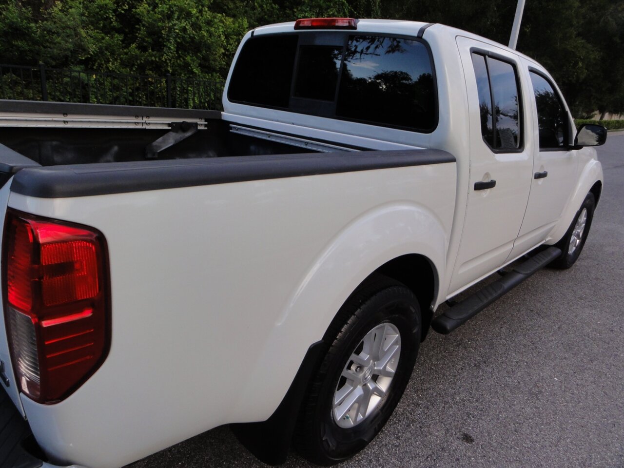 2018 Nissan Frontier SV Crew cab - Photo 13 - Deland, FL 32720