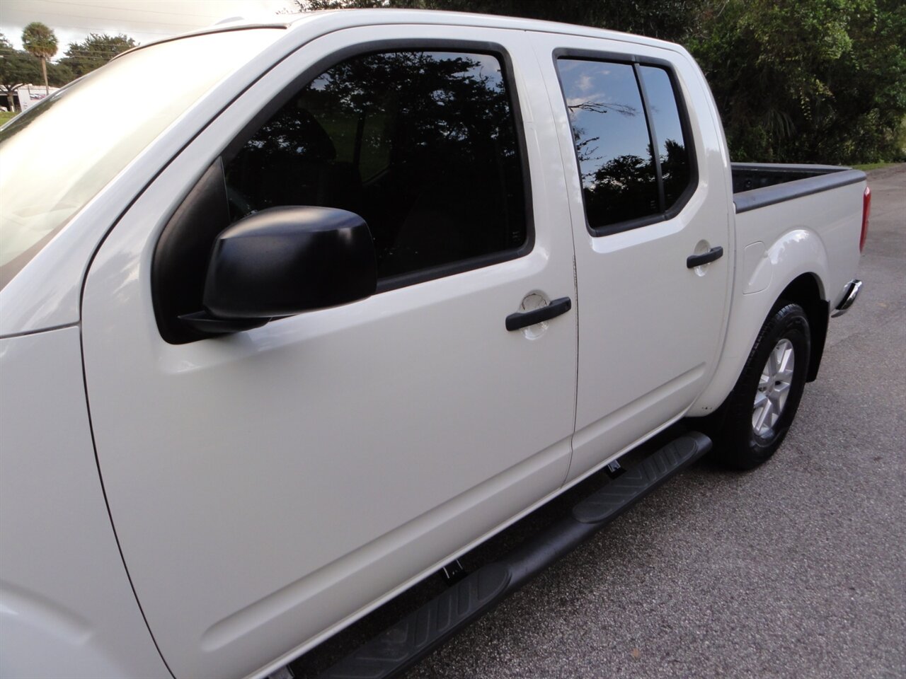 2018 Nissan Frontier SV Crew cab - Photo 11 - Deland, FL 32720