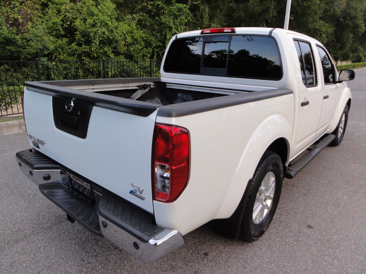 2018 Nissan Frontier SV Crew cab - Photo 3 - Deland, FL 32720