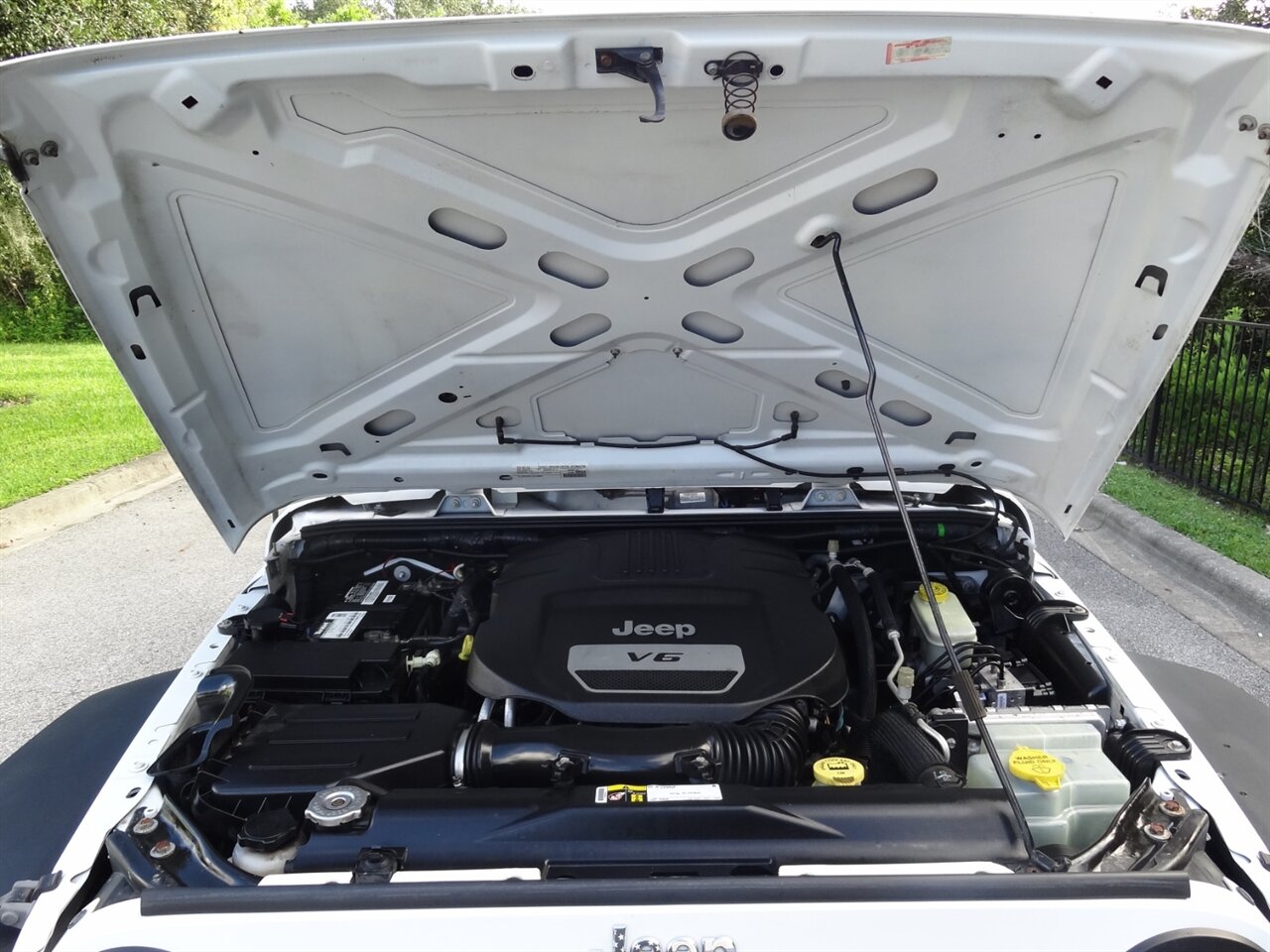 2016 Jeep Wrangler Unlimited Sport  4X4 - Photo 34 - Deland, FL 32720