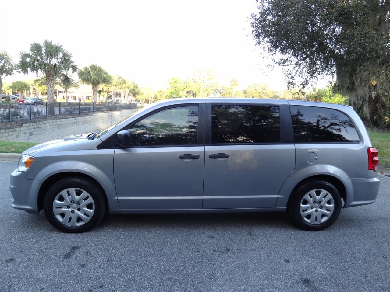 2019 Dodge Grand Caravan SE  Rear DVD entertainment - Photo 16 - Deland, FL 32720