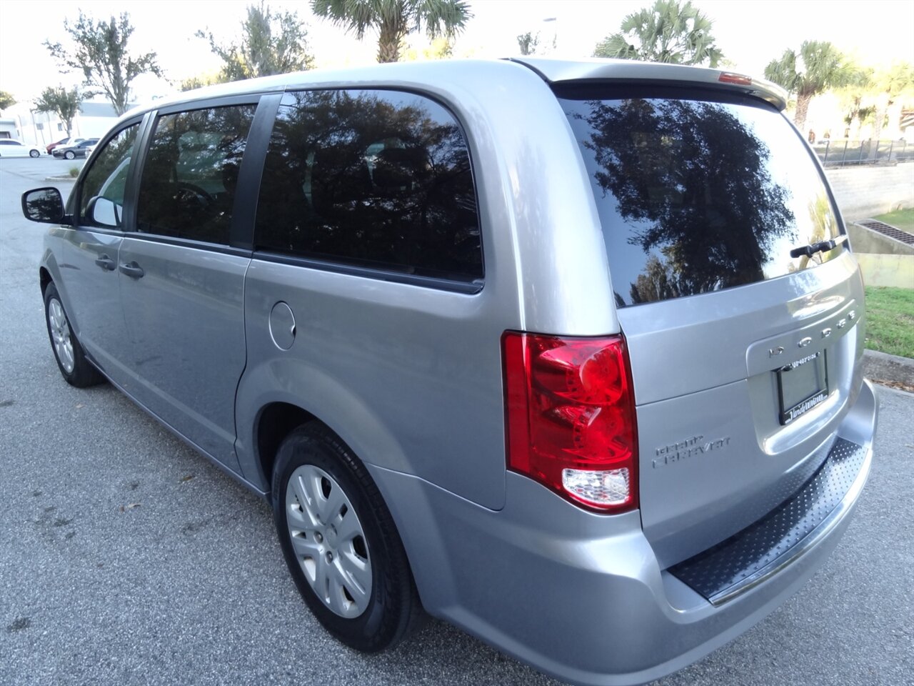 2019 Dodge Grand Caravan SE  Rear DVD entertainment - Photo 4 - Deland, FL 32720