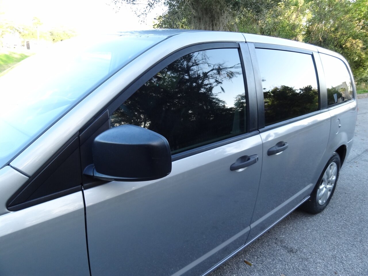 2019 Dodge Grand Caravan SE  Rear DVD entertainment - Photo 11 - Deland, FL 32720