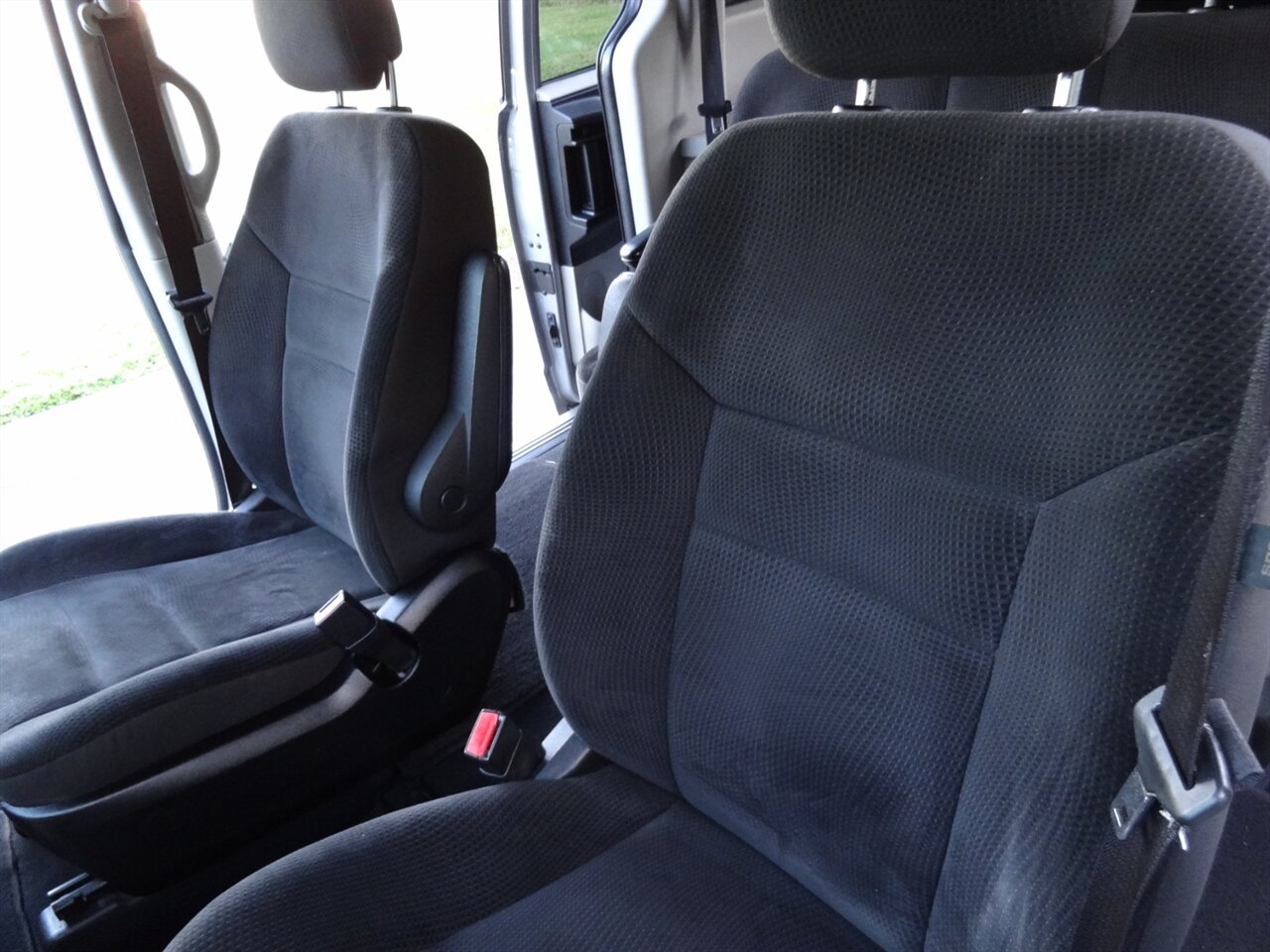 2019 Dodge Grand Caravan SE  Rear DVD entertainment - Photo 28 - Deland, FL 32720