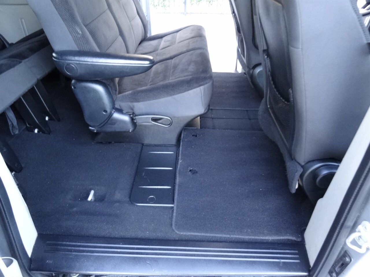 2019 Dodge Grand Caravan SE  Rear DVD entertainment - Photo 37 - Deland, FL 32720