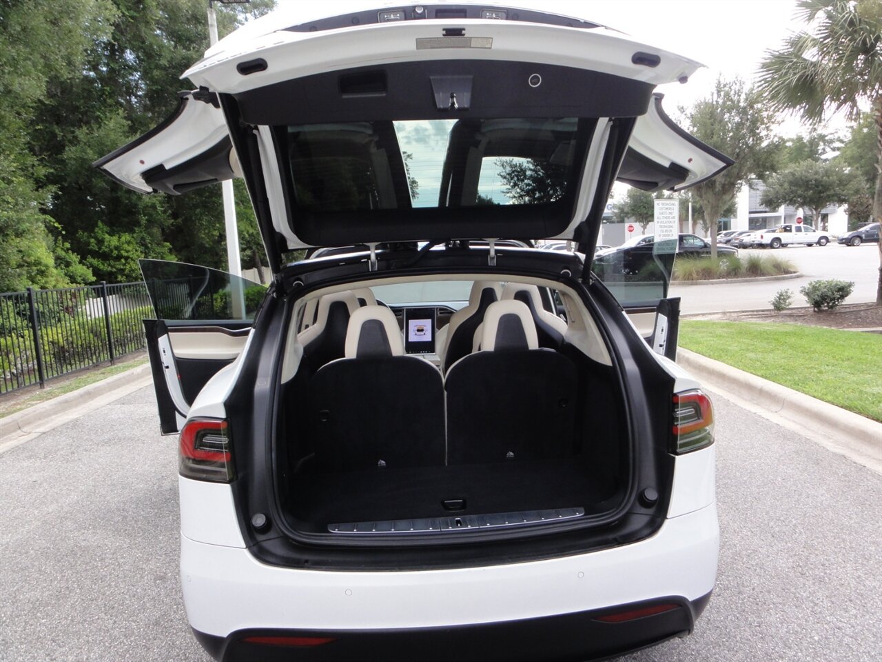 2018 Tesla Model X 75D Premium - Photo 29 - Deland, FL 32720