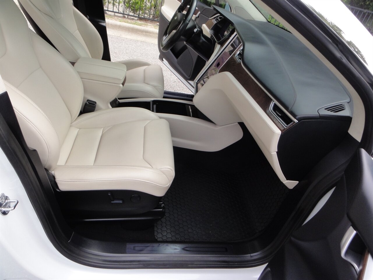 2018 Tesla Model X 75D Premium - Photo 46 - Deland, FL 32720