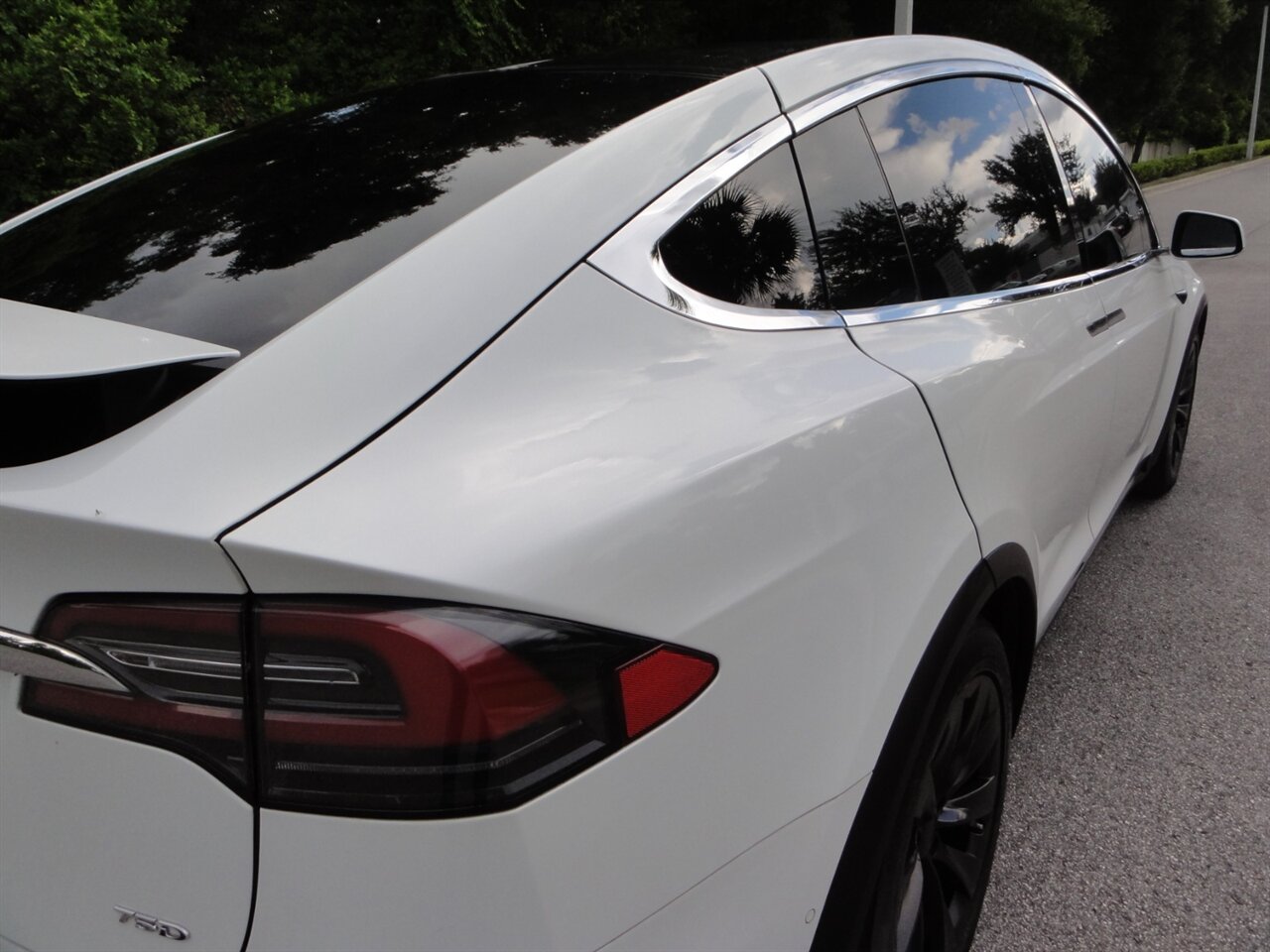 2018 Tesla Model X 75D Premium - Photo 13 - Deland, FL 32720