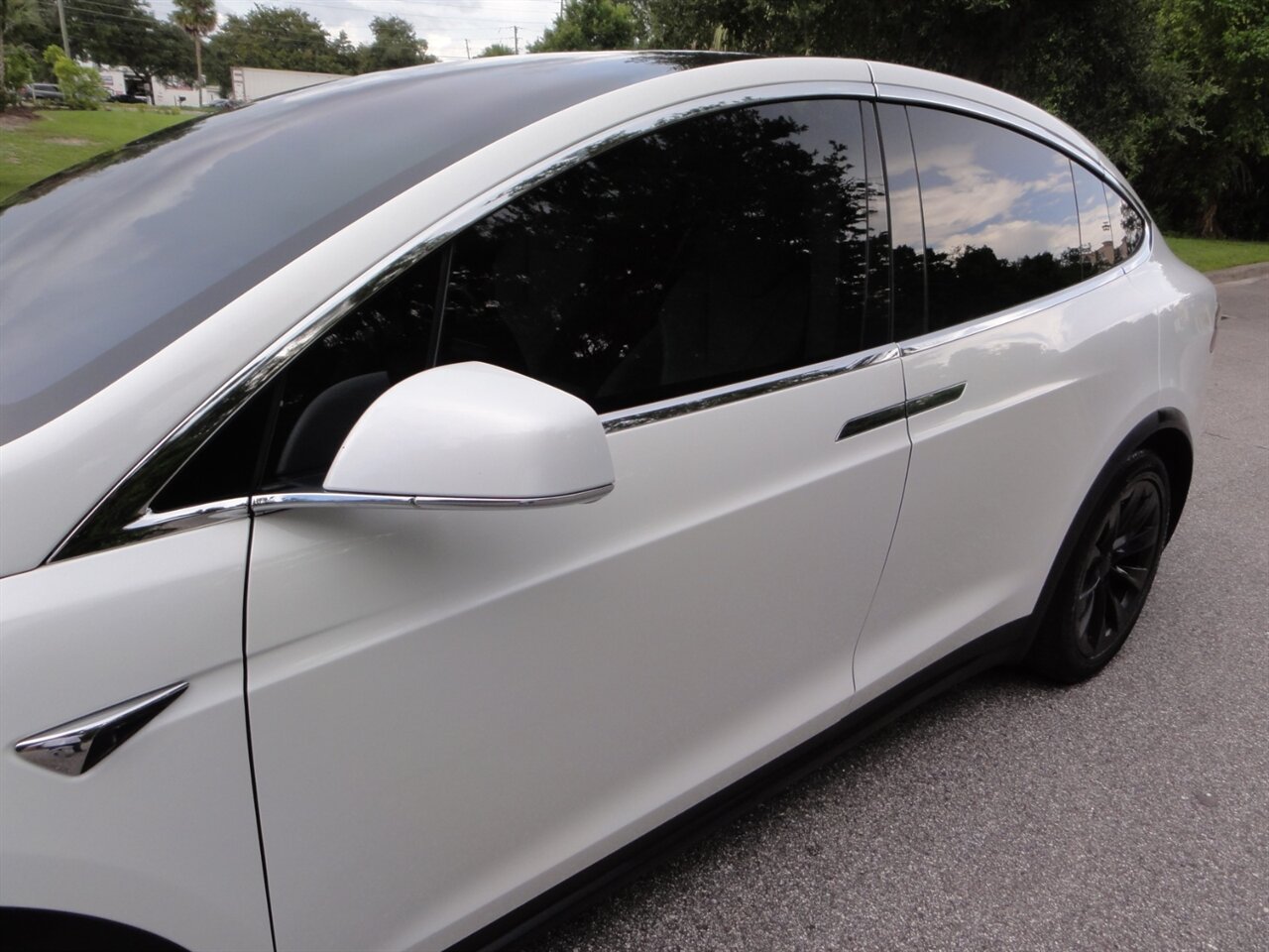 2018 Tesla Model X 75D Premium - Photo 11 - Deland, FL 32720
