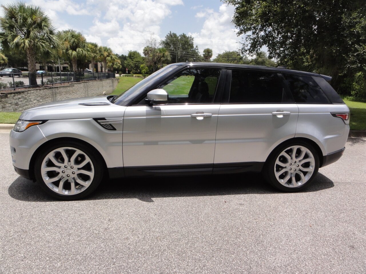 2017 Land Rover Range Rover Sport HSE Premium AWD - Photo 16 - Deland, FL 32720