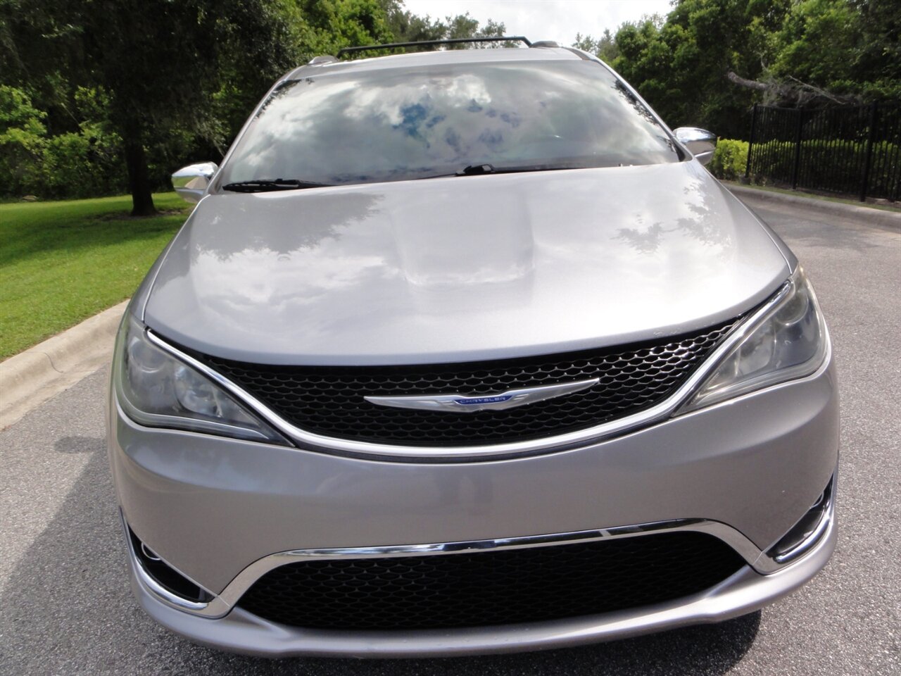 2020 Chrysler Pacifica Limited  Premium - Photo 5 - Deland, FL 32720