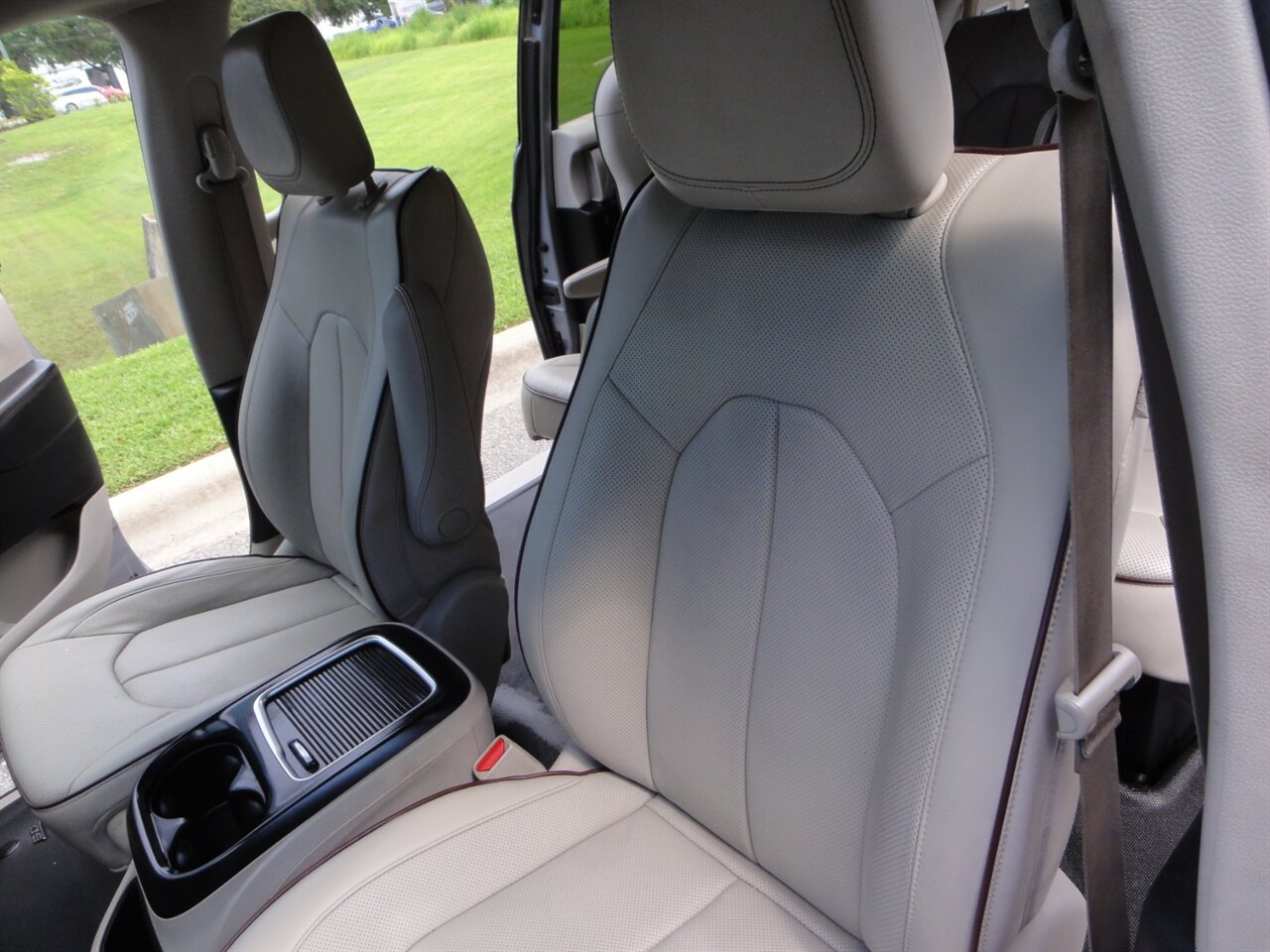 2020 Chrysler Pacifica Limited  Premium - Photo 33 - Deland, FL 32720