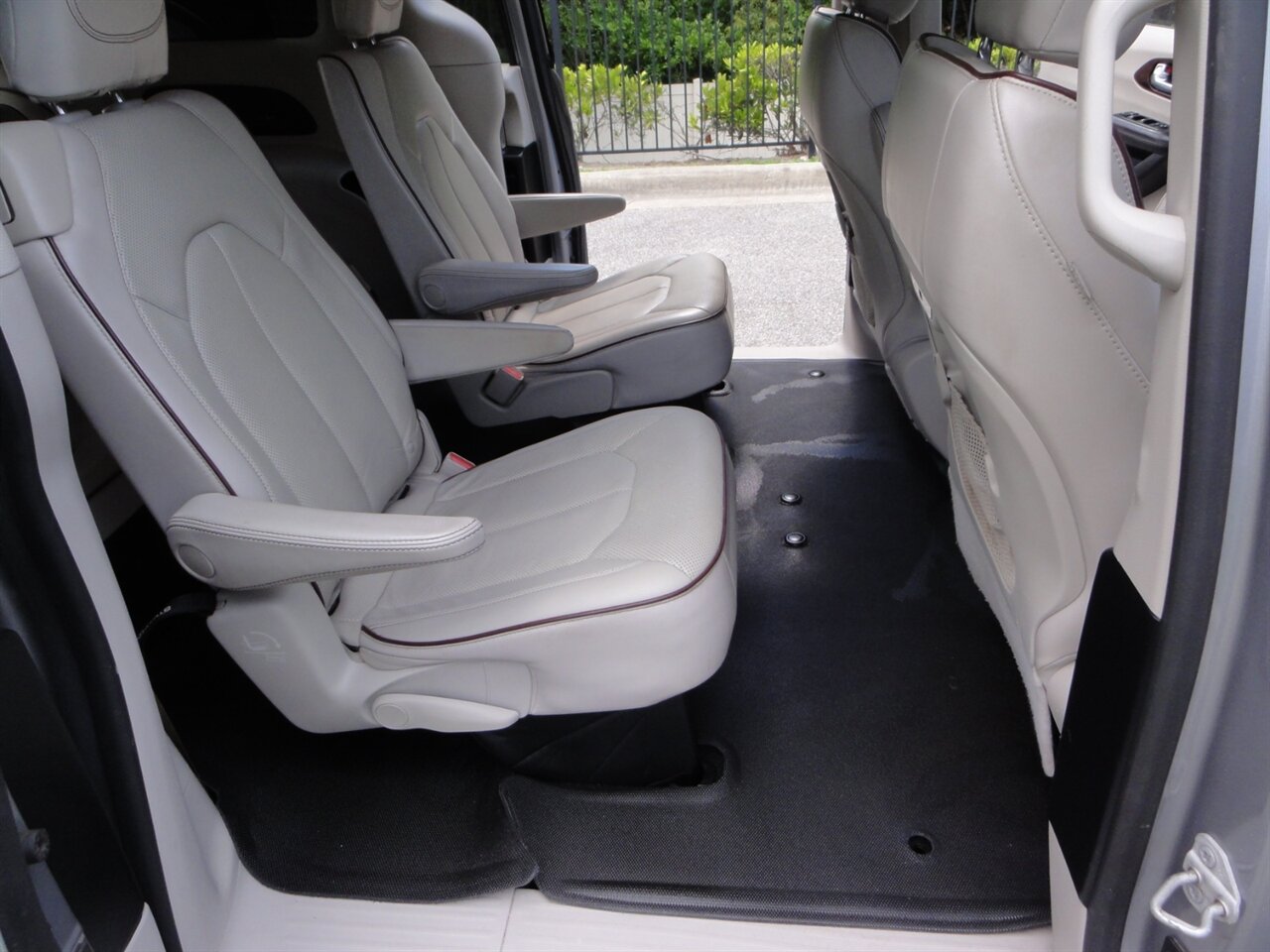 2020 Chrysler Pacifica Limited  Premium - Photo 43 - Deland, FL 32720