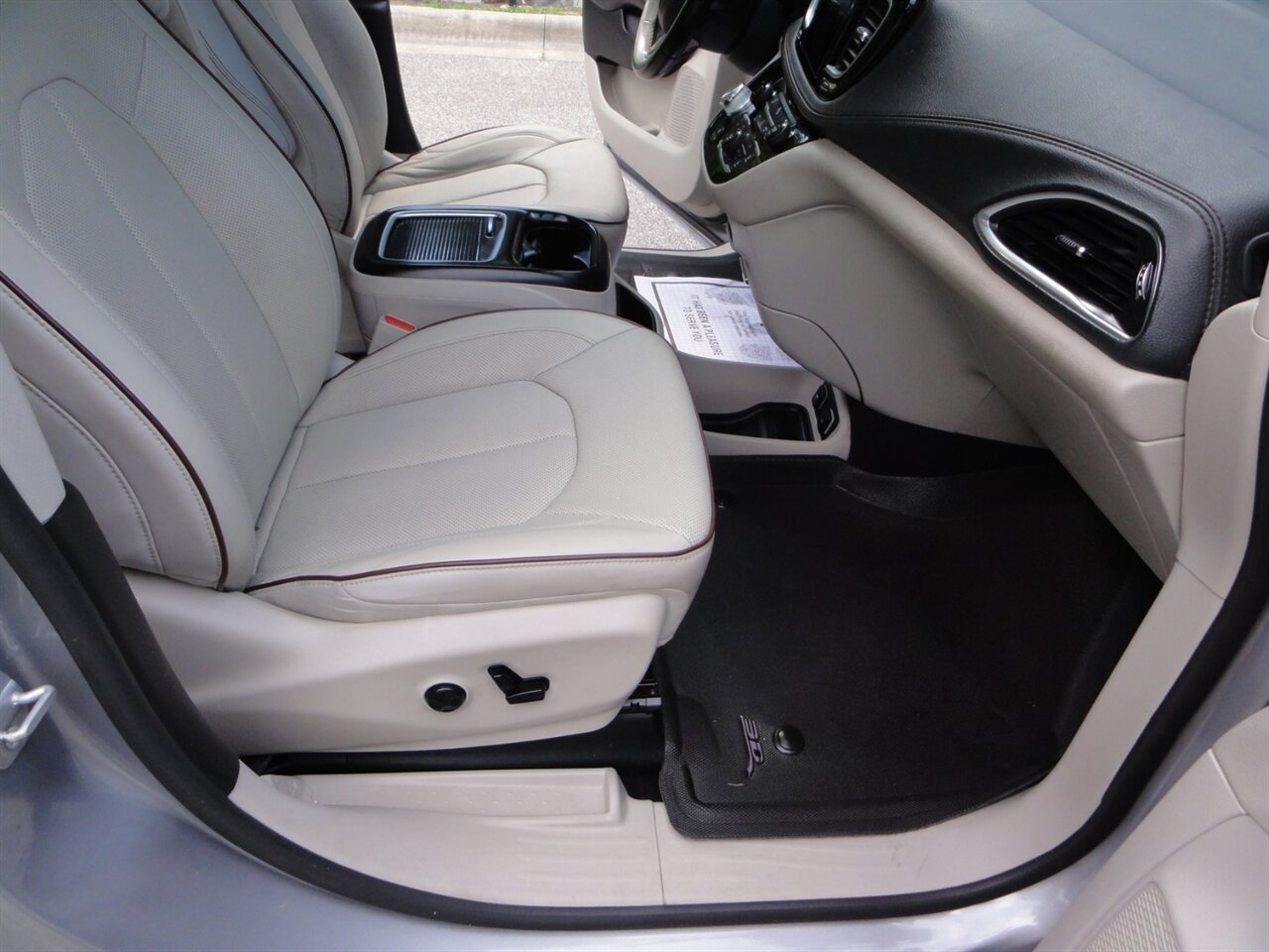 2020 Chrysler Pacifica Limited  Premium - Photo 44 - Deland, FL 32720