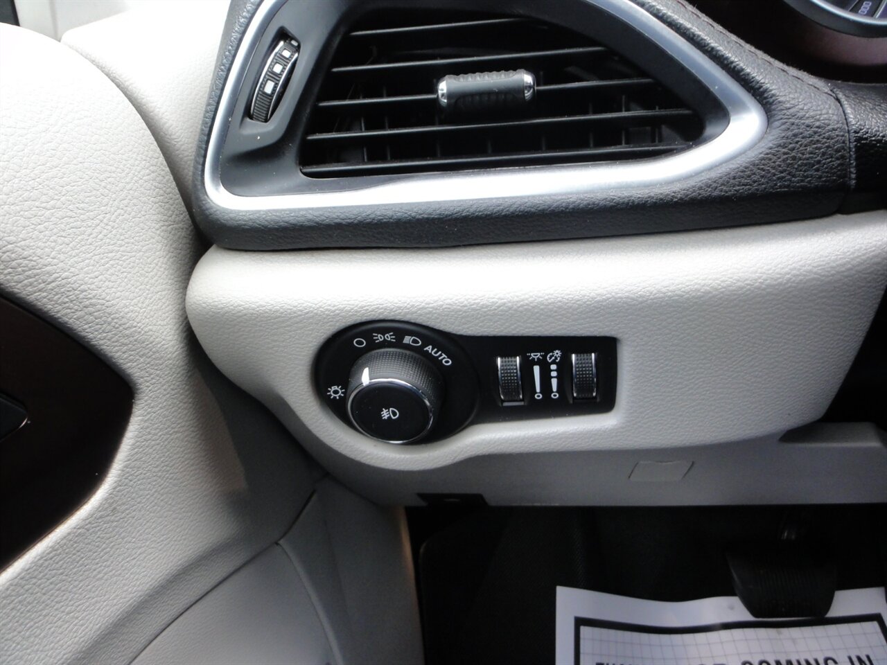 2020 Chrysler Pacifica Limited  Premium - Photo 51 - Deland, FL 32720