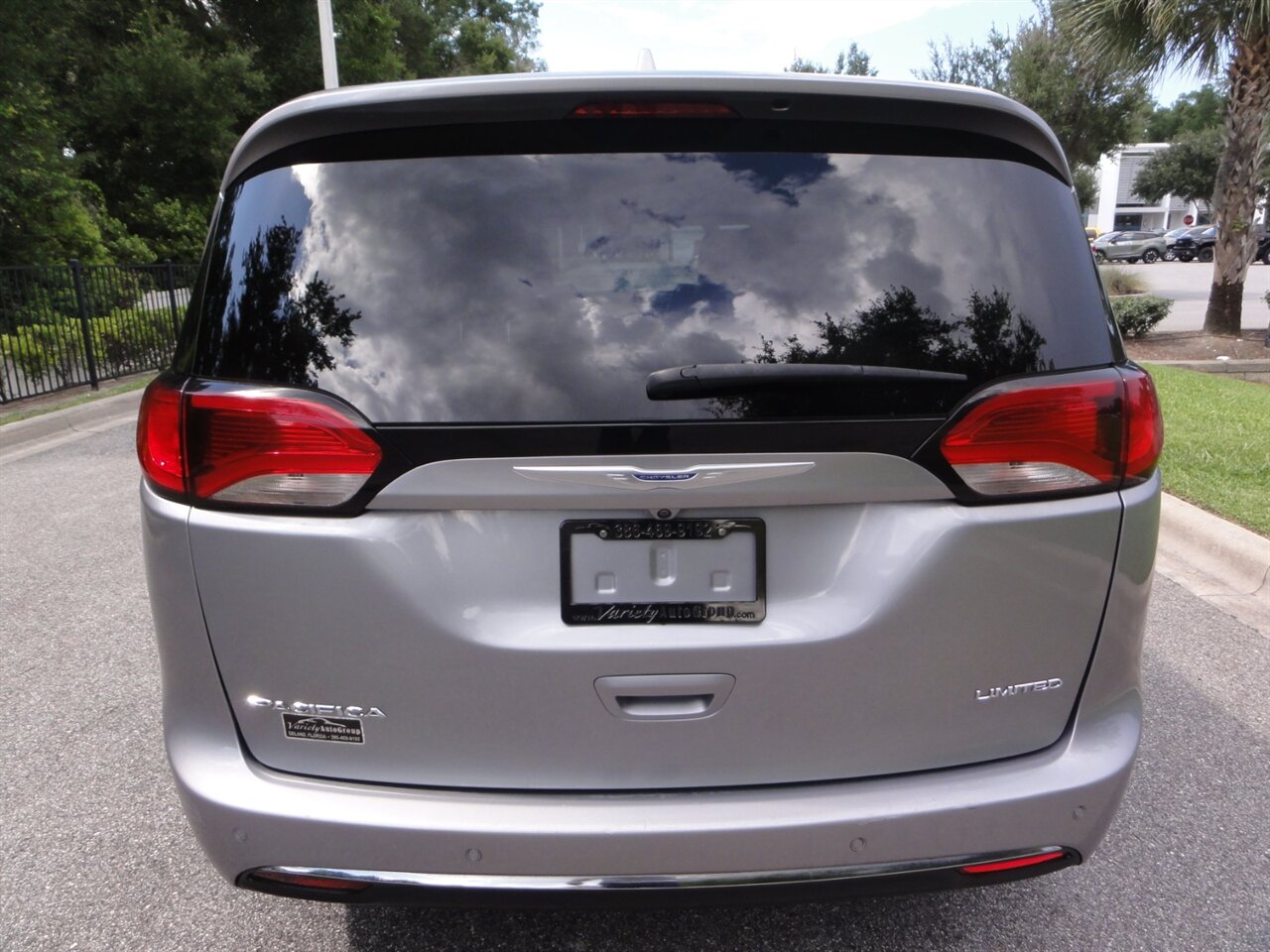 2020 Chrysler Pacifica Limited  Premium - Photo 15 - Deland, FL 32720