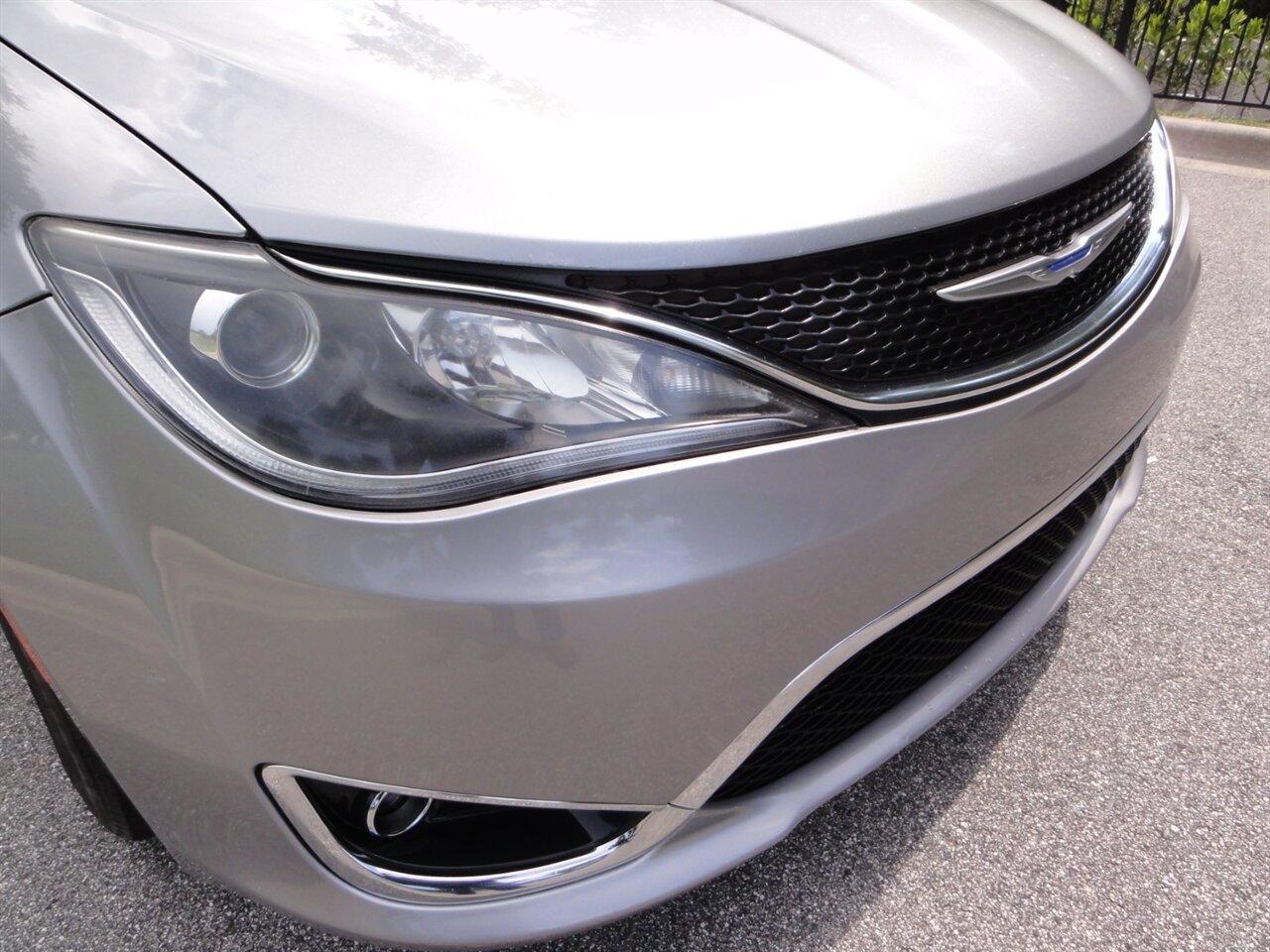 2020 Chrysler Pacifica Limited  Premium - Photo 7 - Deland, FL 32720