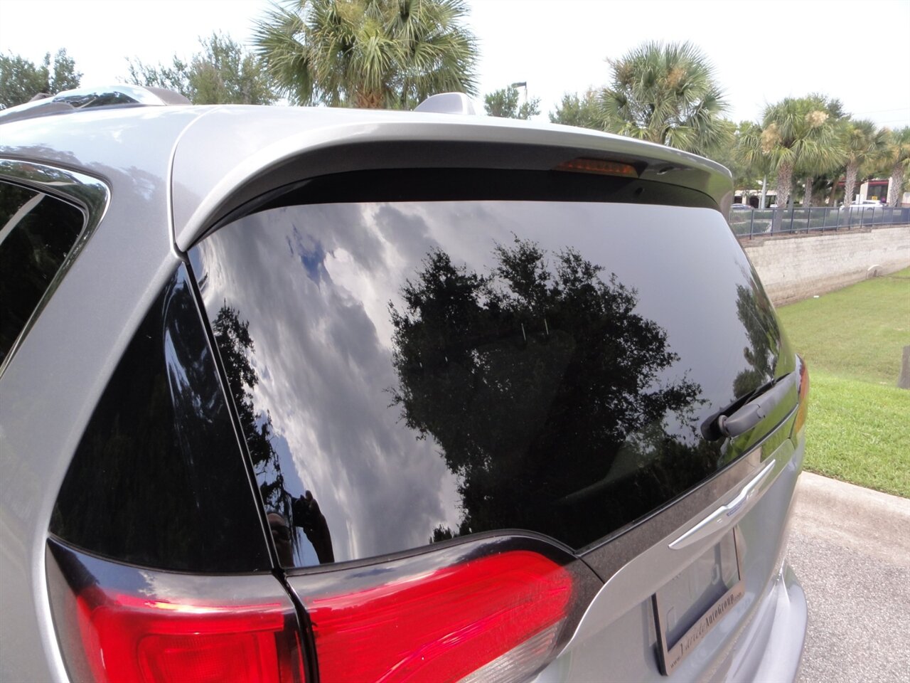2020 Chrysler Pacifica Limited  Premium - Photo 21 - Deland, FL 32720