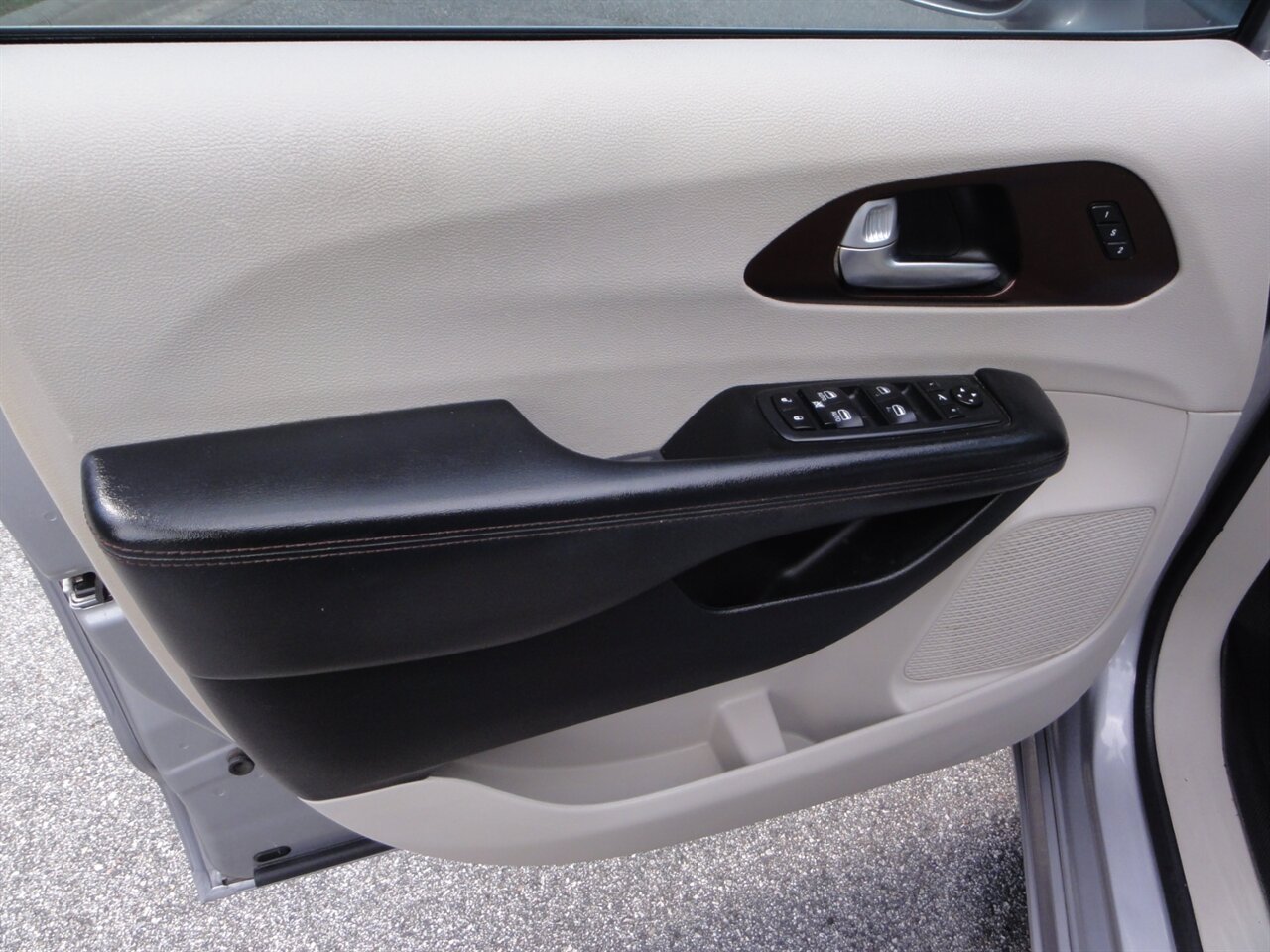 2020 Chrysler Pacifica Limited  Premium - Photo 29 - Deland, FL 32720