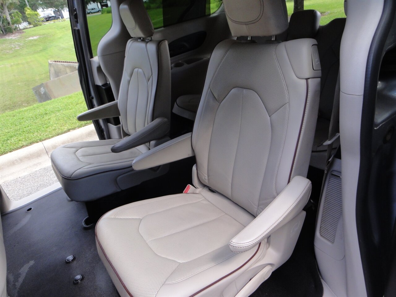 2020 Chrysler Pacifica Limited  Premium - Photo 38 - Deland, FL 32720