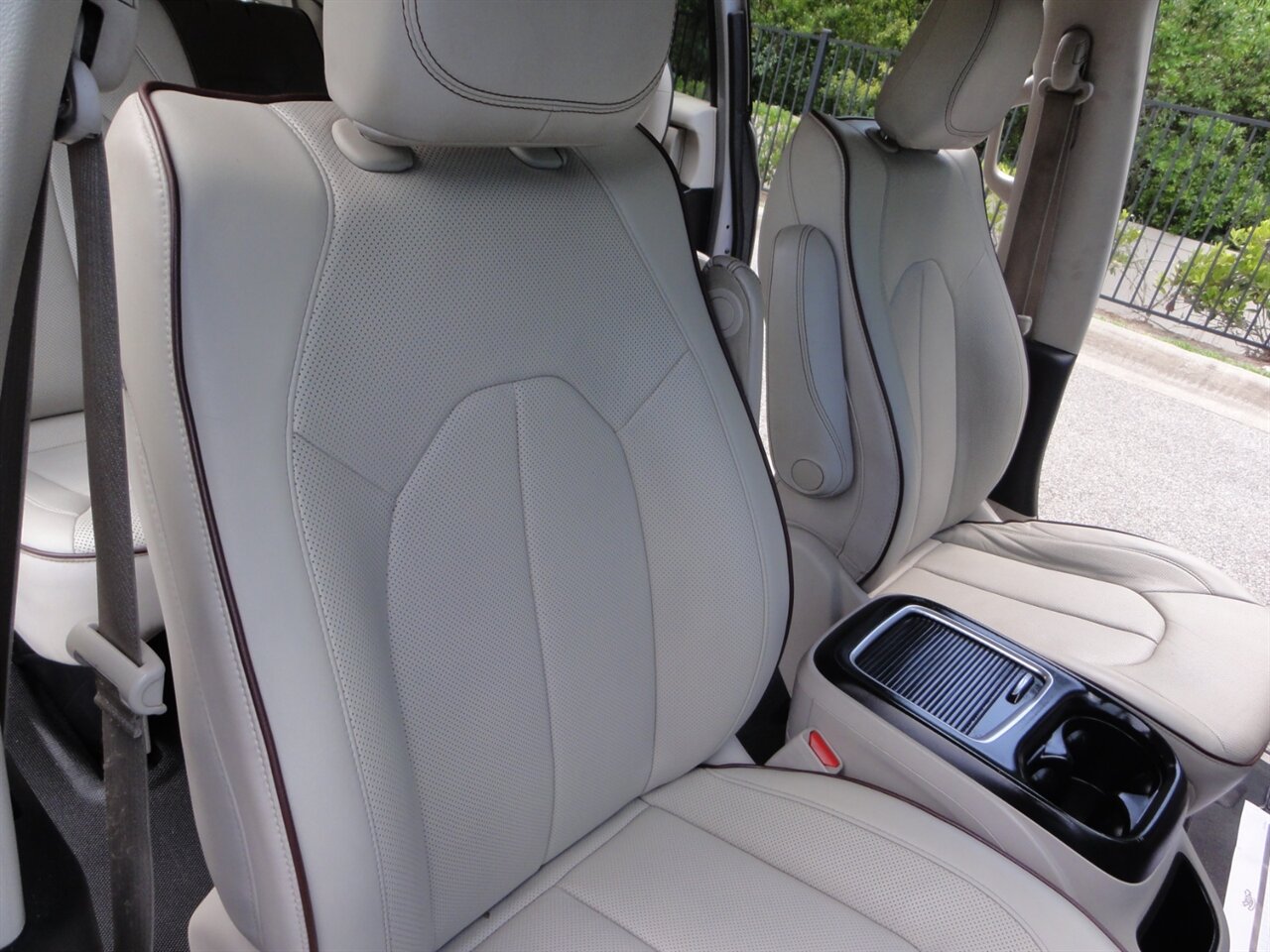 2020 Chrysler Pacifica Limited  Premium - Photo 45 - Deland, FL 32720