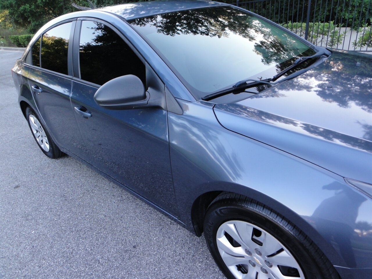 2013 Chevrolet Cruze LS Auto - Photo 8 - Deland, FL 32720