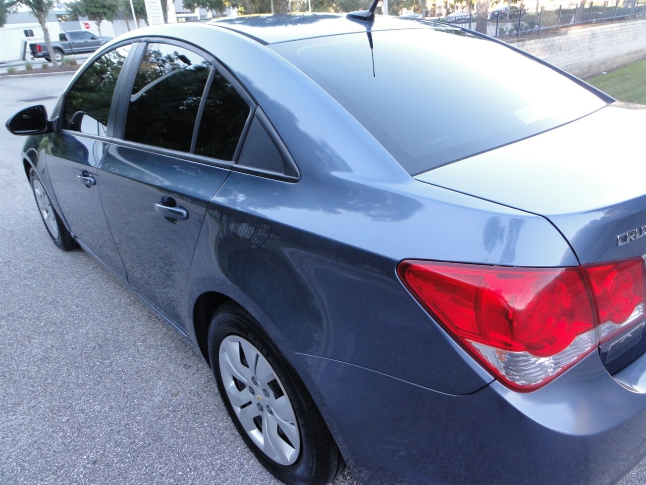 2013 Chevrolet Cruze LS Auto - Photo 12 - Deland, FL 32720