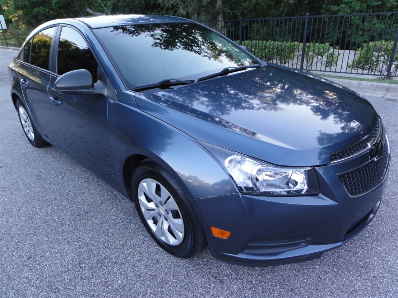2013 Chevrolet Cruze LS Auto   - Photo 1 - Deland, FL 32720