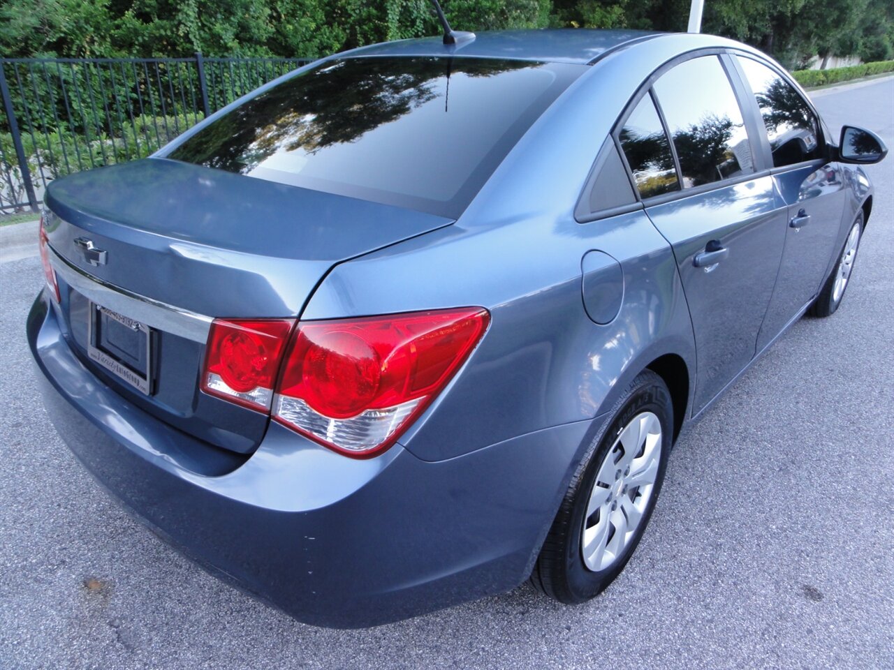 2013 Chevrolet Cruze LS Auto - Photo 3 - Deland, FL 32720